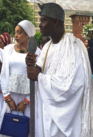 Ooni and Queen with Purse